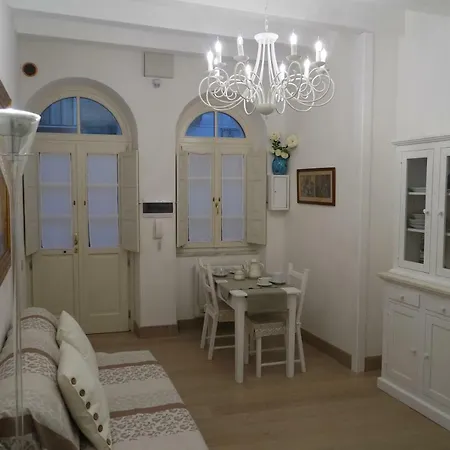 Holiday home White-suite Di Charme Nel Centro Storico.