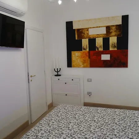White-suite Di Charme Nel Centro Storico. Holiday home Cagliari