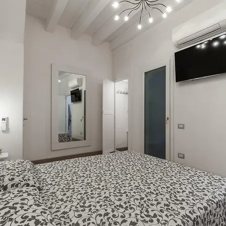 White-suite Di Charme Nel Centro Storico. *